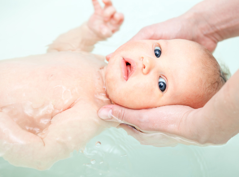 Recomendaciones bañar al bebé | Bebé | 0 - 9 meses | Mi Pediatra | Grupo ICM | Revista de información sobre salud materno infantil